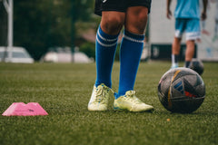 8 divertidos ejercicios de fútbol para que los niños prueben